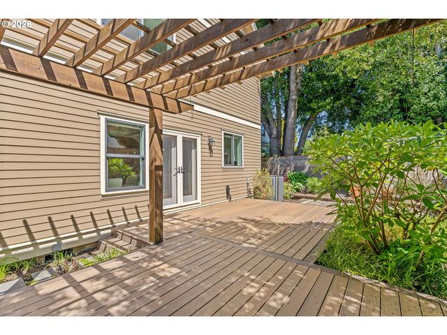 4064 N COURT Ave, Portland, OR 97227