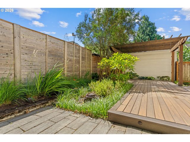4064 N COURT Ave, Portland, OR 97227