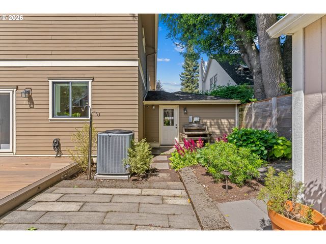 4064 N COURT Ave, Portland, OR 97227