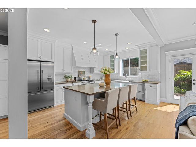 4064 N COURT Ave, Portland, OR 97227