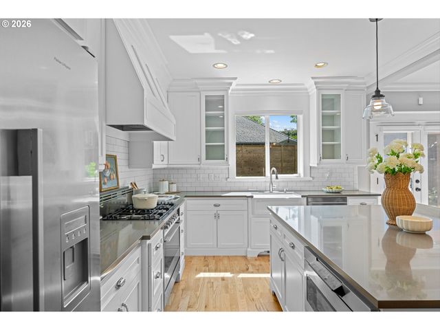 4064 N COURT Ave, Portland, OR 97227