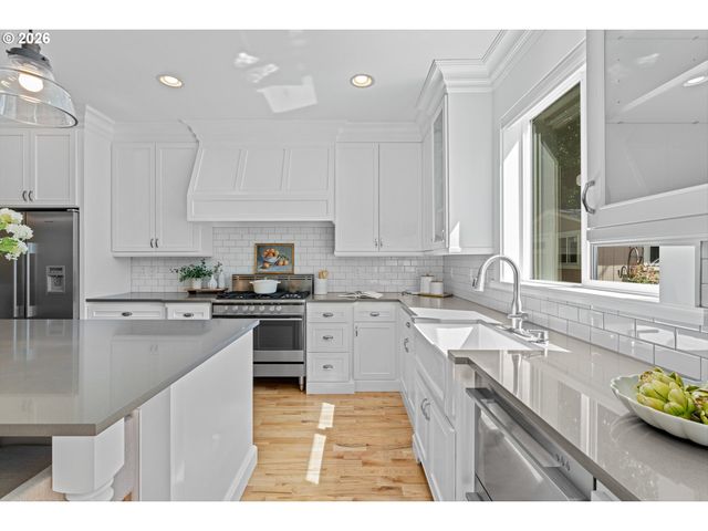 4064 N COURT Ave, Portland, OR 97227