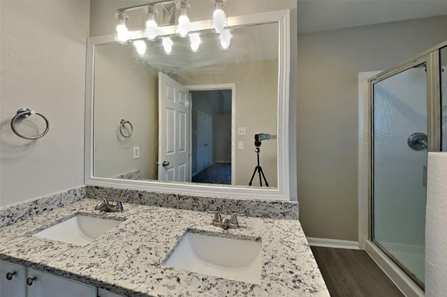 3418 Creek Manor Drive, Houston, TX 77339