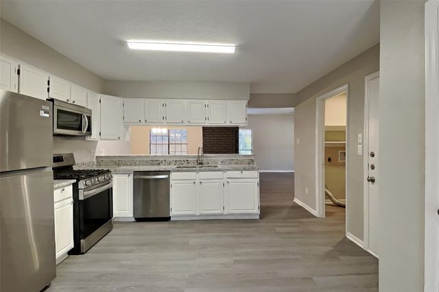 3418 Creek Manor Drive, Houston, TX 77339