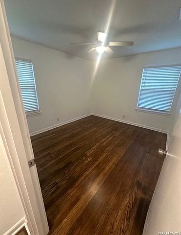 251 PILGRIM DR, San Antonio, TX 78213