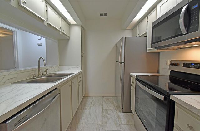 4207 WINDING MOSS TRAIL 208, Tampa, FL 33613