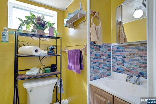 1 Hewitt Avenue, Belleville, NJ 07109