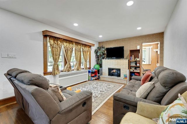 1 Hewitt Avenue, Belleville, NJ 07109