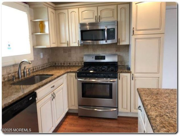 72 Storm Jib Court, Bayville, NJ 08721