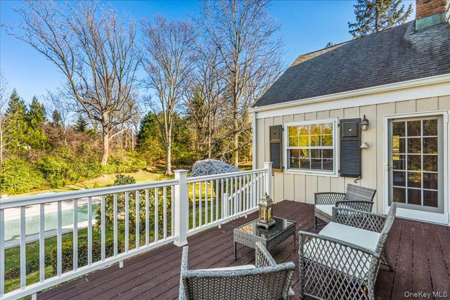 100 Elderfields Road, Manhasset, NY 11030