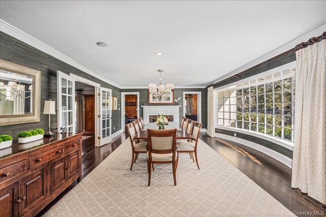 100 Elderfields Road, Manhasset, NY 11030