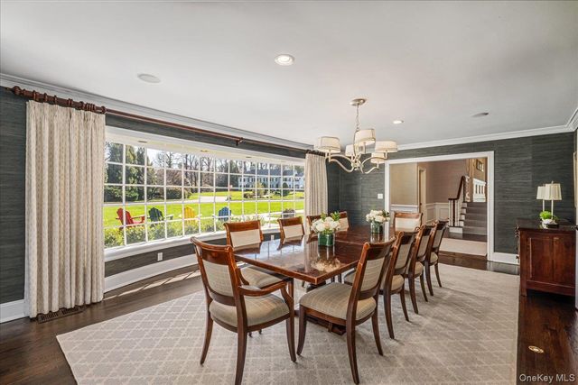 100 Elderfields Road, Manhasset, NY 11030