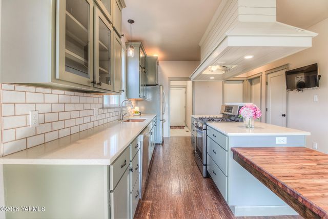 221 Fourth Ave, Zillah, WA 98953