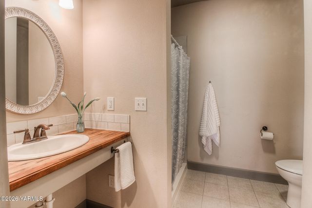 221 Fourth Ave, Zillah, WA 98953