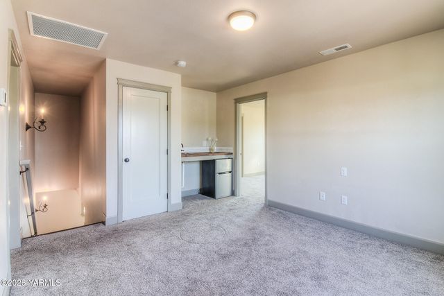 221 Fourth Ave, Zillah, WA 98953