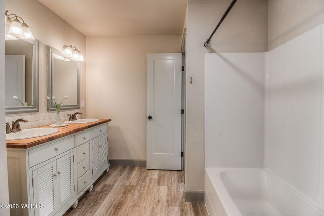 221 Fourth Ave, Zillah, WA 98953