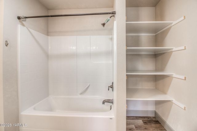 221 Fourth Ave, Zillah, WA 98953