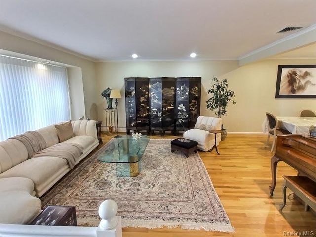 3421 Turf Road, Oceanside, NY 11572