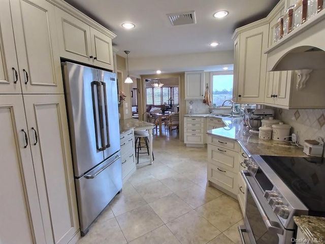 3421 Turf Road, Oceanside, NY 11572