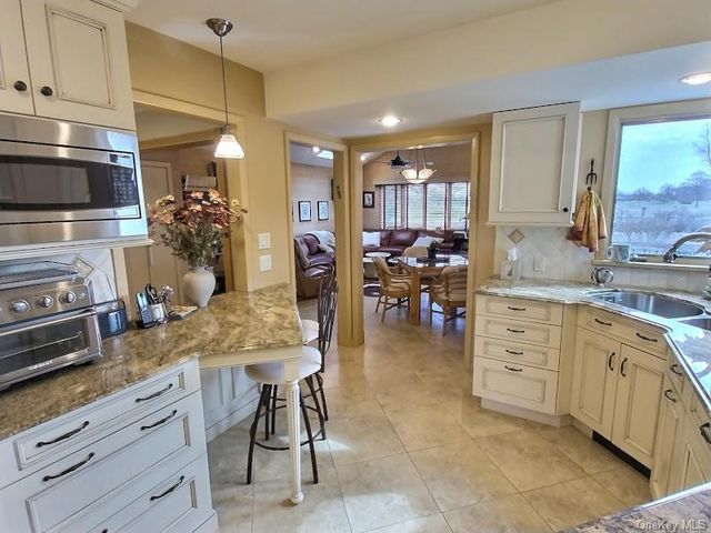 3421 Turf Road, Oceanside, NY 11572