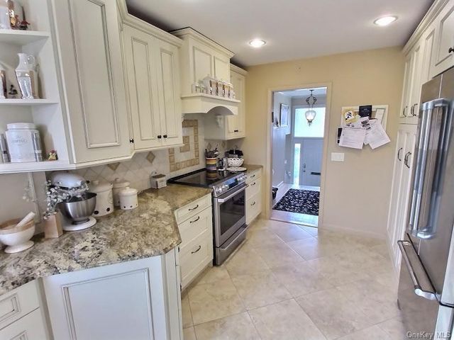 3421 Turf Road, Oceanside, NY 11572