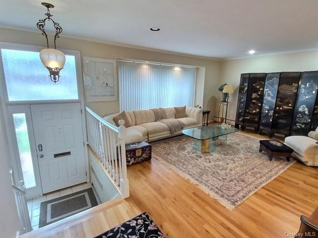 3421 Turf Road, Oceanside, NY 11572