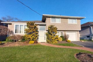 3421 Turf Road, Oceanside, NY 11572