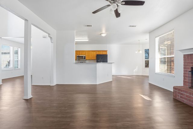 202 Bob White Drive, Red Oak, TX 75154