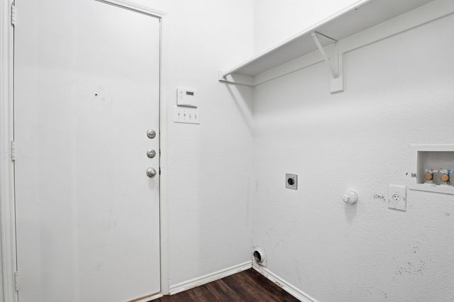 202 Bob White Drive, Red Oak, TX 75154