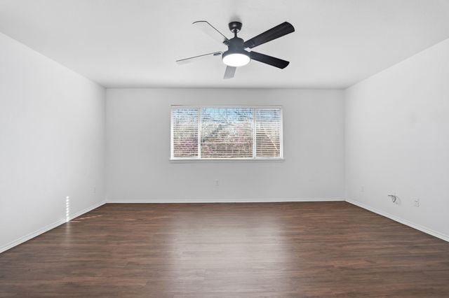 202 Bob White Drive, Red Oak, TX 75154