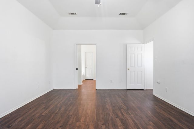 202 Bob White Drive, Red Oak, TX 75154