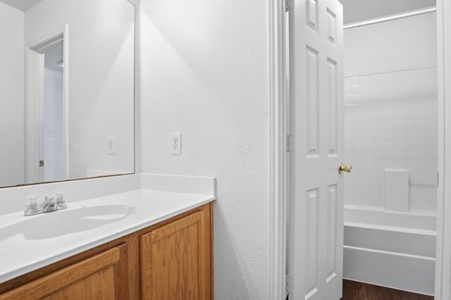 202 Bob White Drive, Red Oak, TX 75154