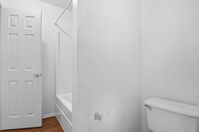 202 Bob White Drive, Red Oak, TX 75154