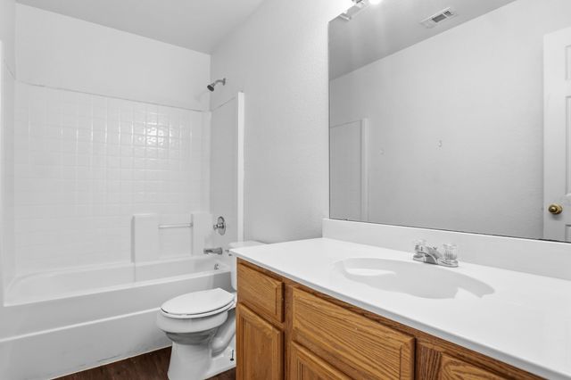 202 Bob White Drive, Red Oak, TX 75154