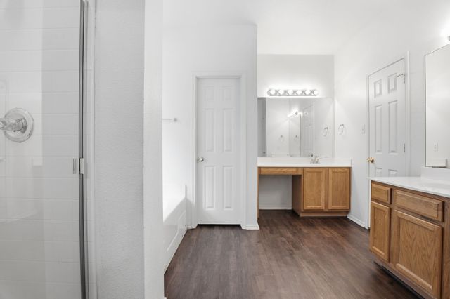 202 Bob White Drive, Red Oak, TX 75154