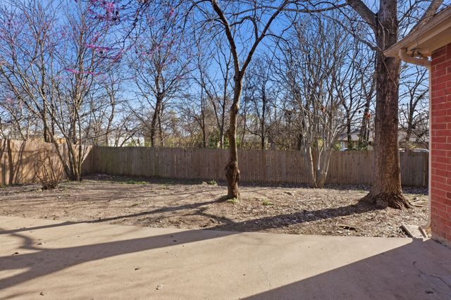 202 Bob White Drive, Red Oak, TX 75154