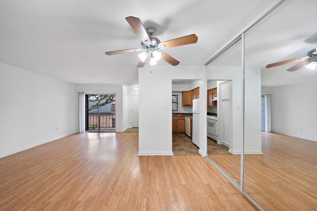 711 Holiday Drive 12, Galveston, TX 77550