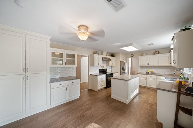 611 Saint Andrews Road, Kingwood, TX 77339