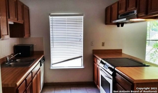 10039 BIRCH FIELD DR, San Antonio, TX 78245