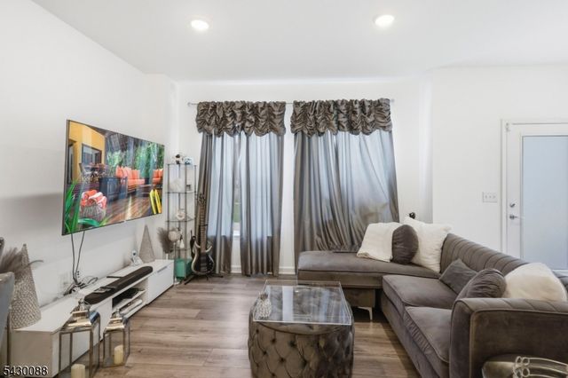 1 Sadie Cir 1101, Union Twp., NJ 07083