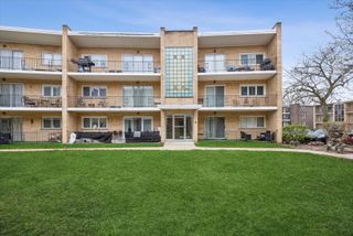 10344 S Pulaski Road 304, Oak Lawn, IL 60453