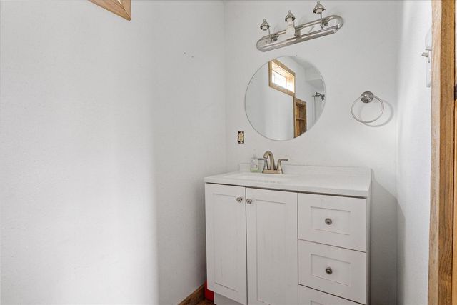 110 Airport Drive, Cave Junction, OR 97523