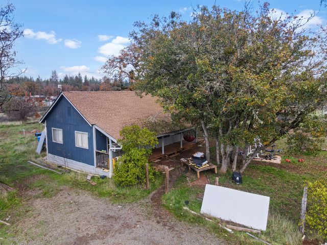 110 Airport Drive, Cave Junction, OR 97523