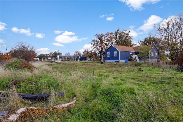 110 Airport Drive, Cave Junction, OR 97523