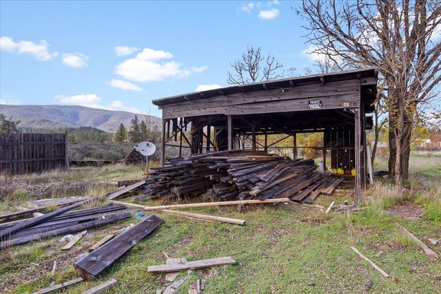 110 Airport Drive, Cave Junction, OR 97523