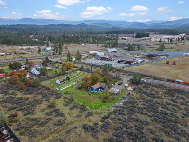 110 Airport Drive, Cave Junction, OR 97523