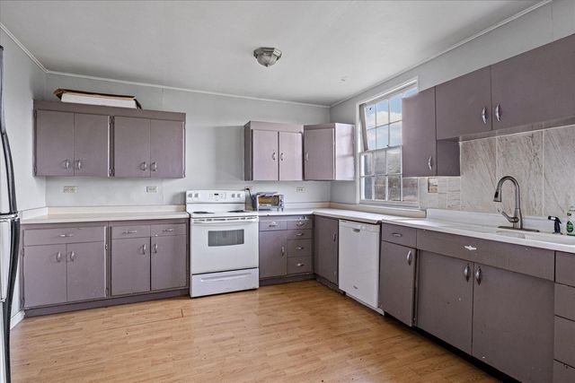 110 Airport Drive, Cave Junction, OR 97523