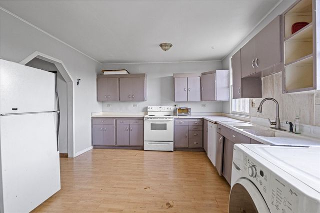 110 Airport Drive, Cave Junction, OR 97523