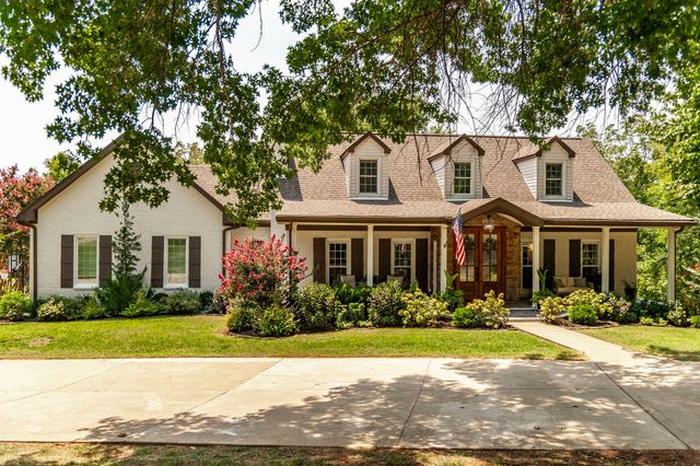 1048 Hillview Dr, Hendersonville, TN 37075