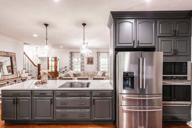 1048 Hillview Dr, Hendersonville, TN 37075